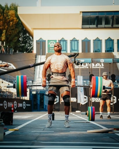 Tola deadlift at competition